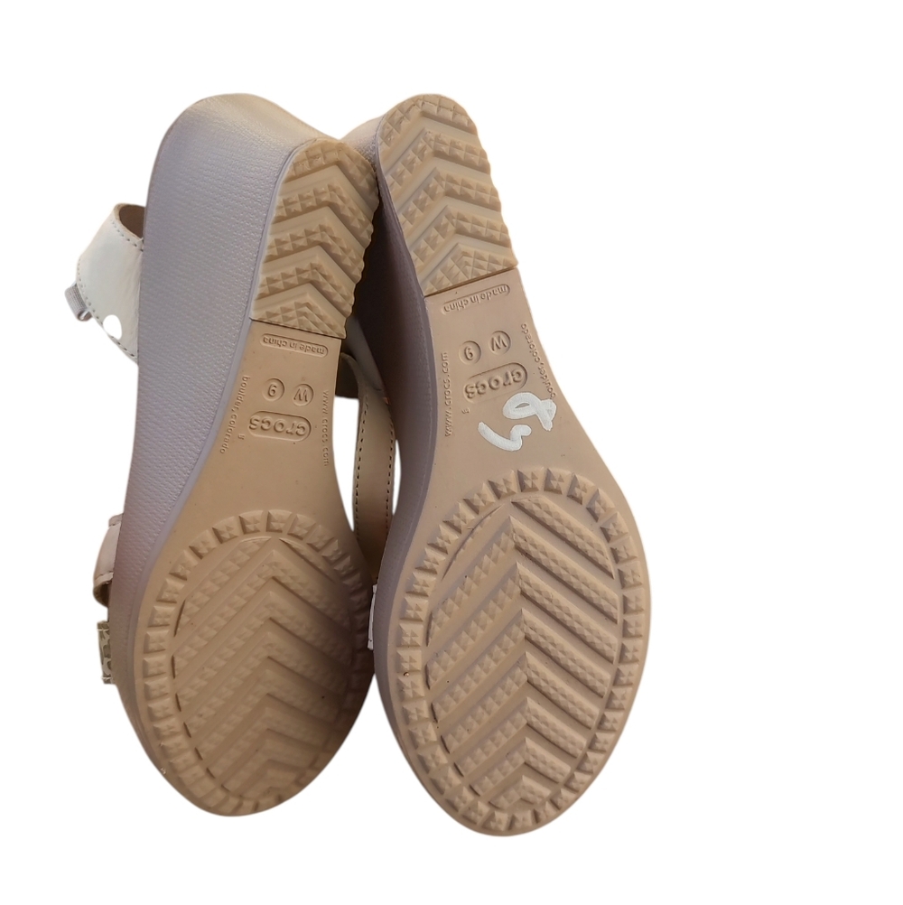 CROCS Neutral Beige Wedge Sandals with Subtle Leopard Accent - Picture 7 of 7